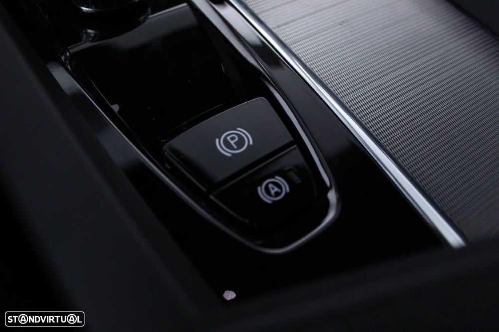 Volvo V60 2.0 B4 Plus Dark Auto - 31