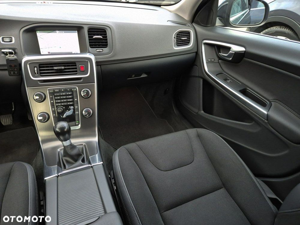 Volvo V60 D3 Momentum - 27