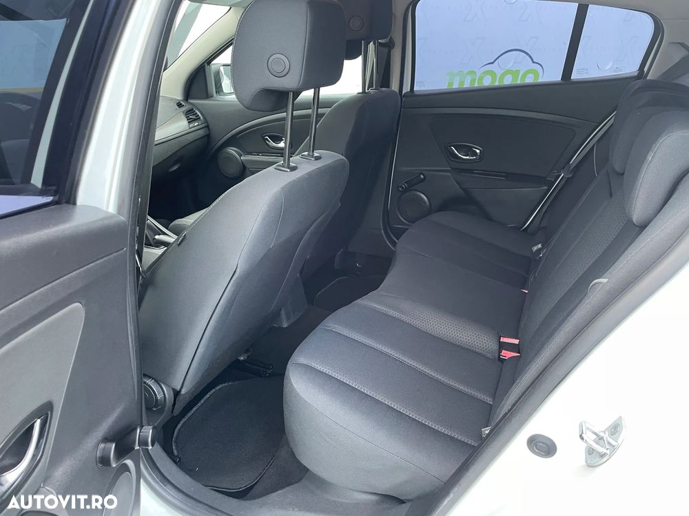 Renault Megane 1.5 dCi Dynamique - 8