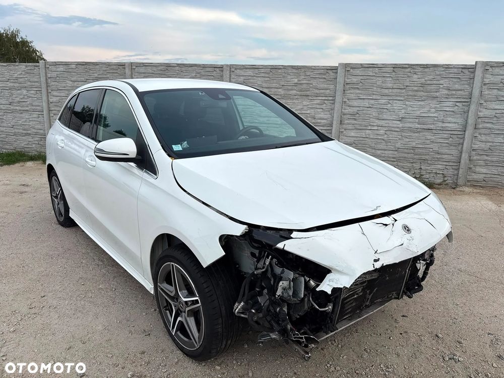 Mercedes-Benz Klasa B 250 e 8G-DCT AMG Line - 40