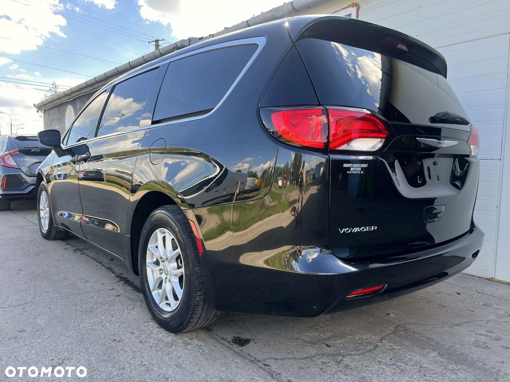 Chrysler Pacifica - 11