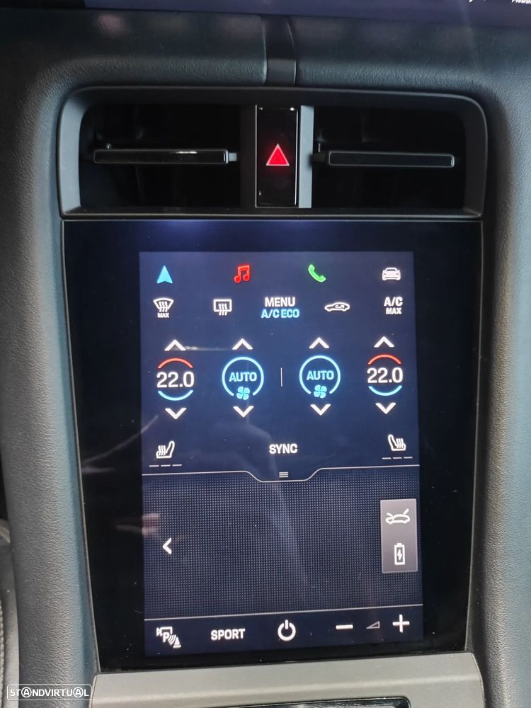 Porsche Taycan Cross Turismo 4 - 37