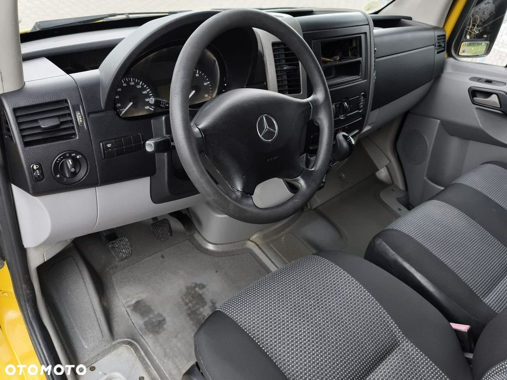 Mercedes-Benz Sprinter - 13