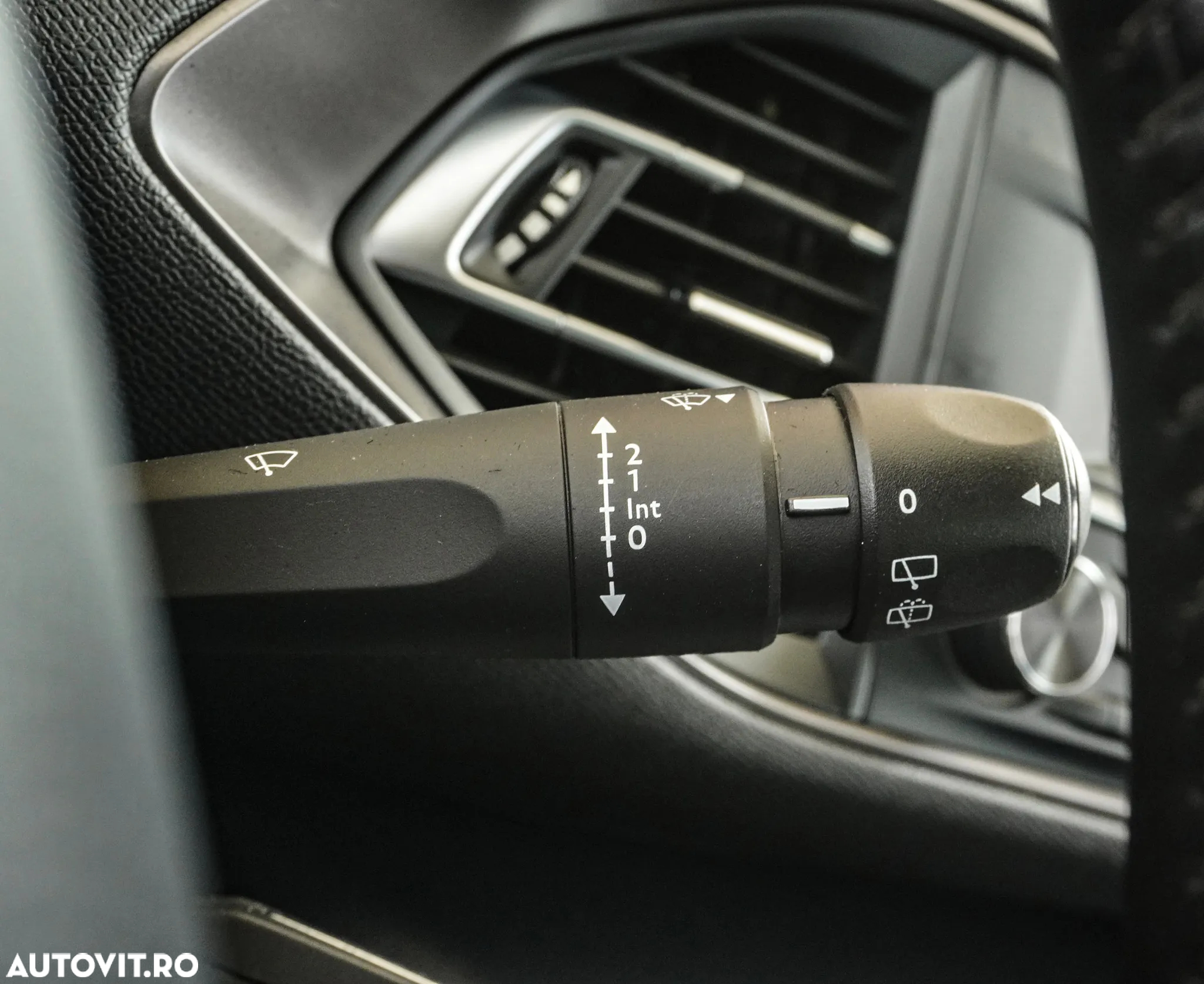Peugeot 308 1.2 L PureTech Turbo S&S Active - 29