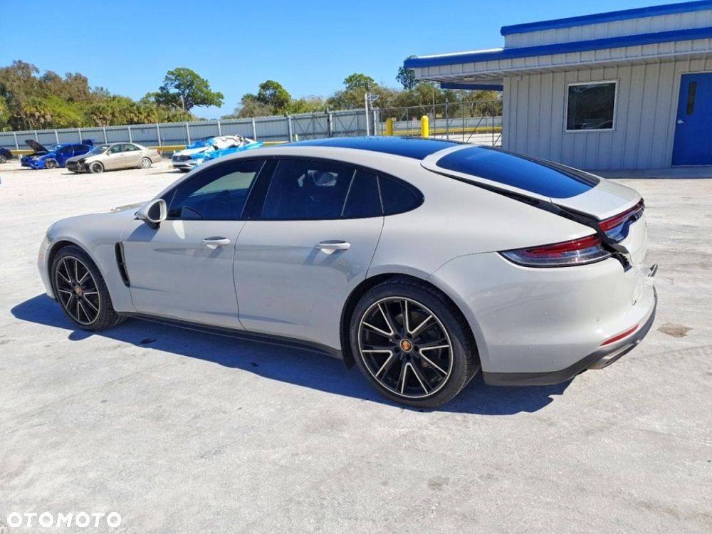 Porsche Panamera - 4