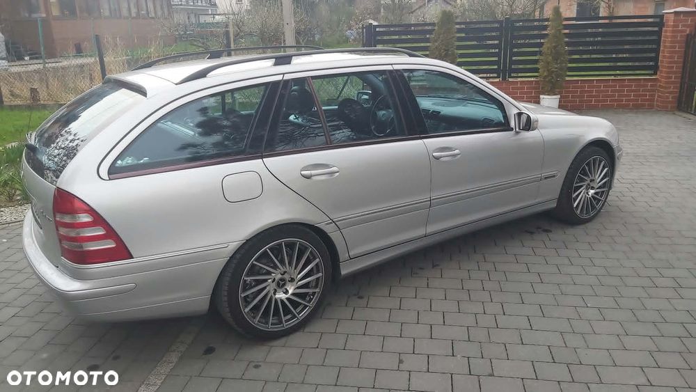Mercedes-Benz Klasa C 320 T Avantgarde 4-Matic - 3
