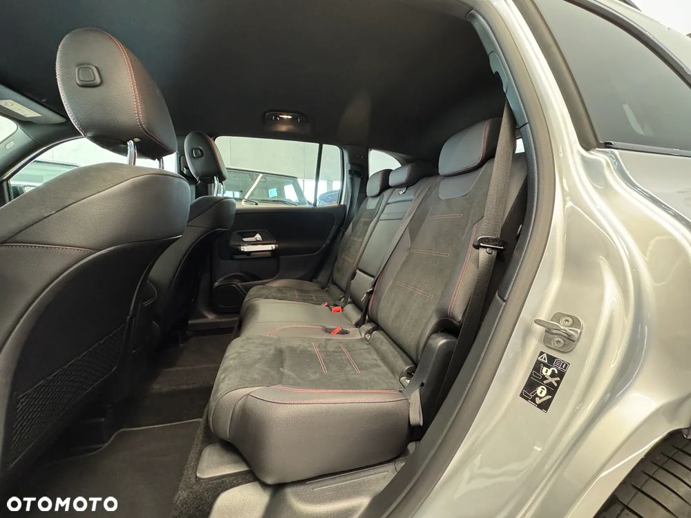 Mercedes-Benz GLB 200 AMG Line 7G-DCT - 19