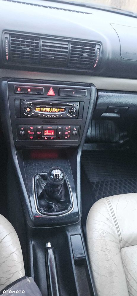 Audi A4 Limousine - 4