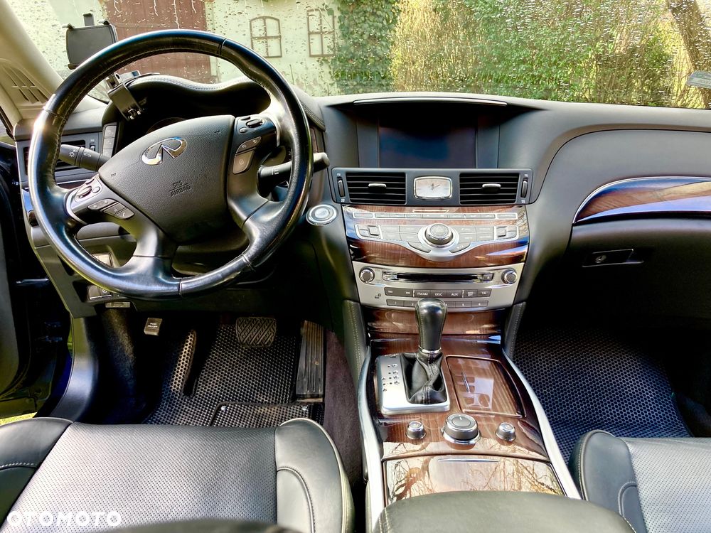 Infiniti Q70 - 11
