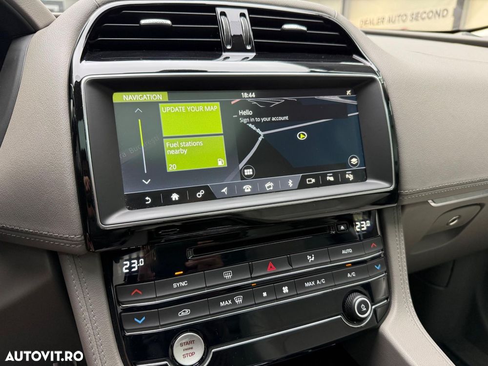Jaguar F-Pace 30t AWD Prestige - 12