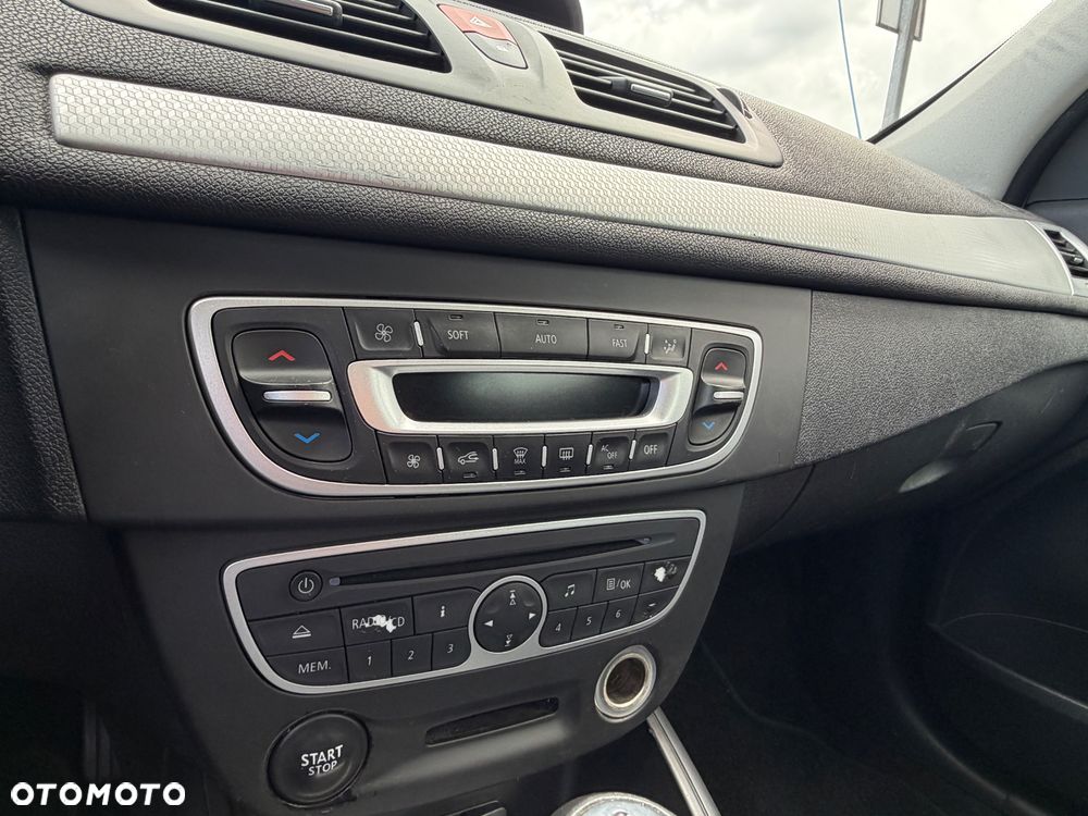 Renault Megane TCe 180 Dynamique - 10