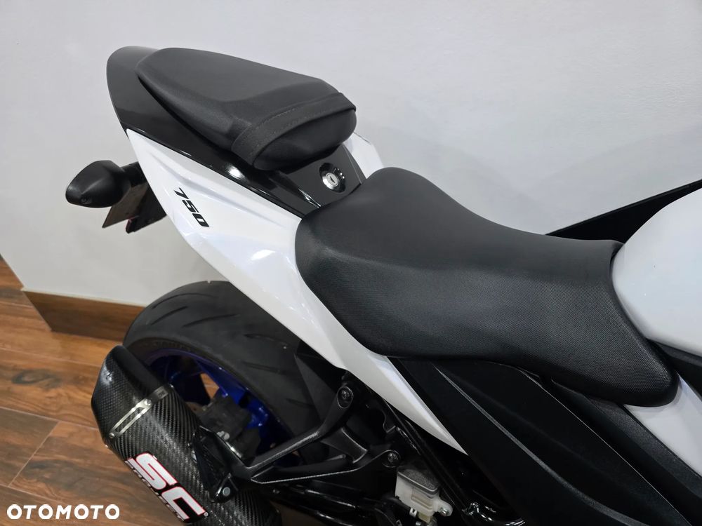 Suzuki GSX - 14