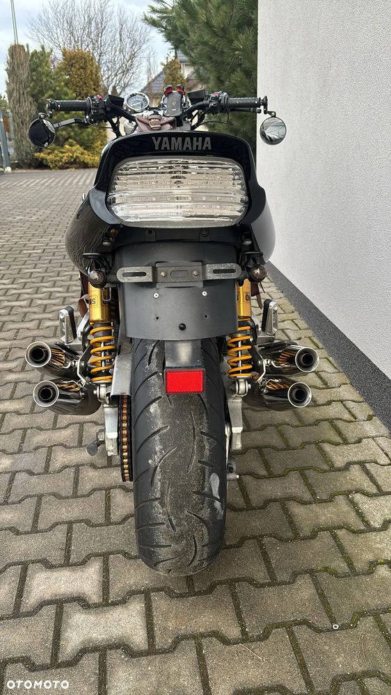 Yamaha XJR - 18