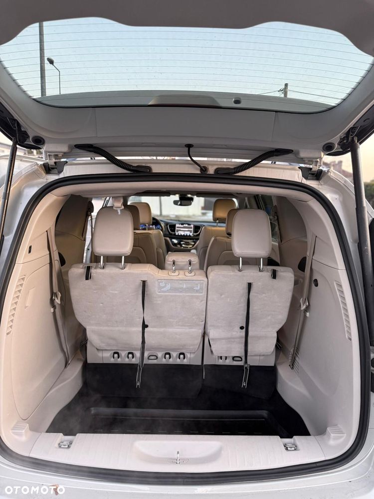 Chrysler Pacifica - 15