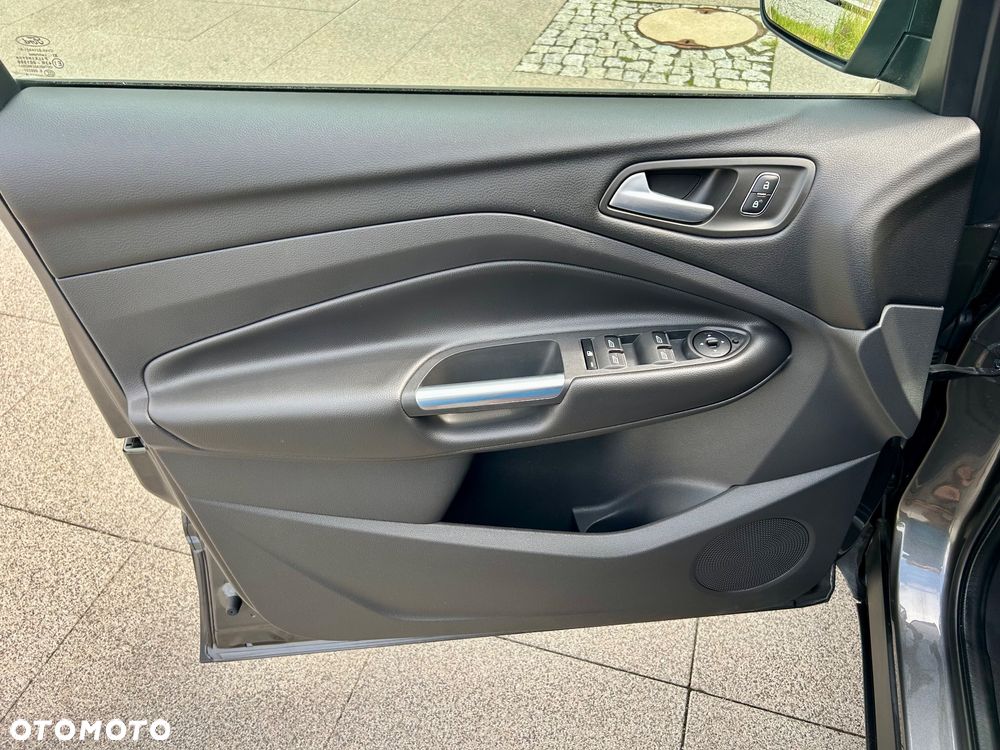 Ford Kuga - 31