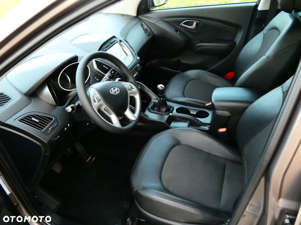 Hyundai ix35 1.7 CRDi 2WD blue Finale Gold - 14