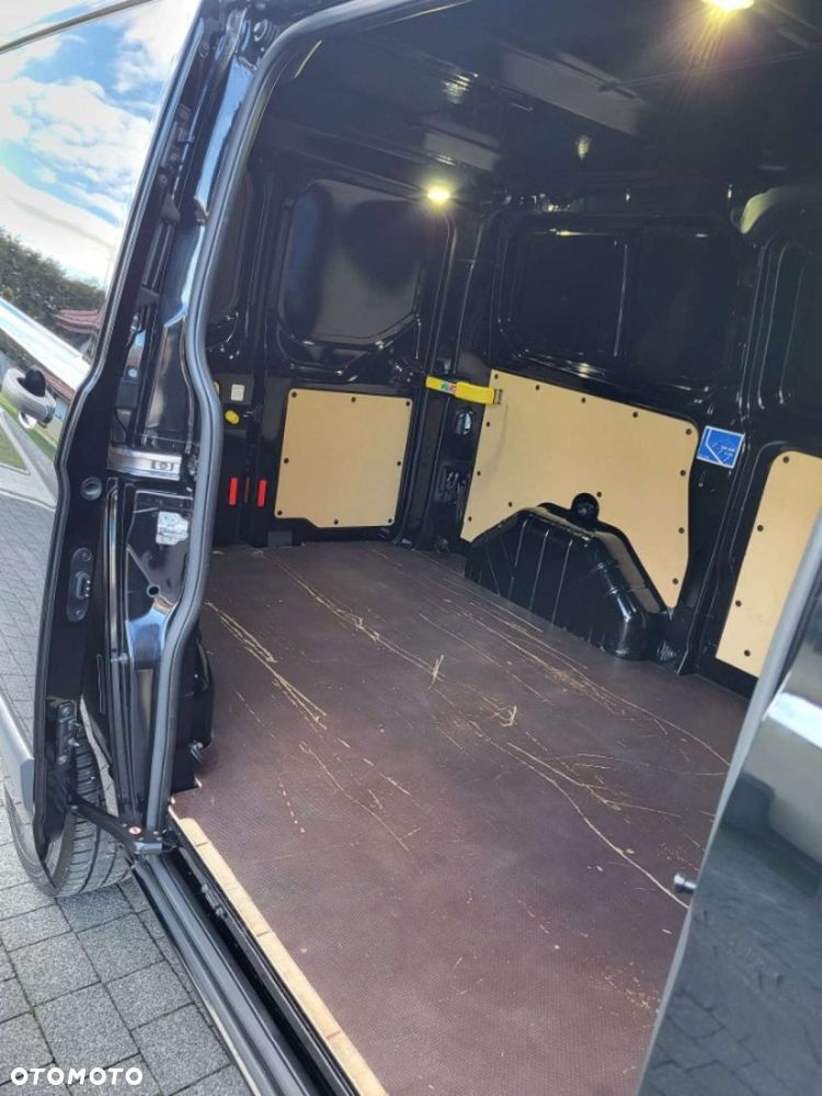 Ford Tourneo Custom - 20