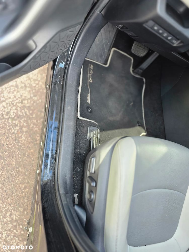 Toyota RAV4 - 10