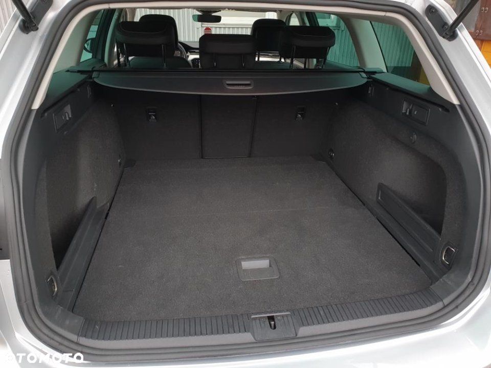 Volkswagen Passat - 32