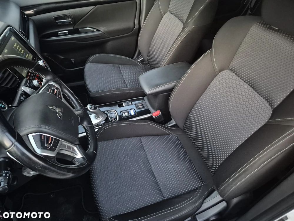 Mitsubishi Outlander - 11