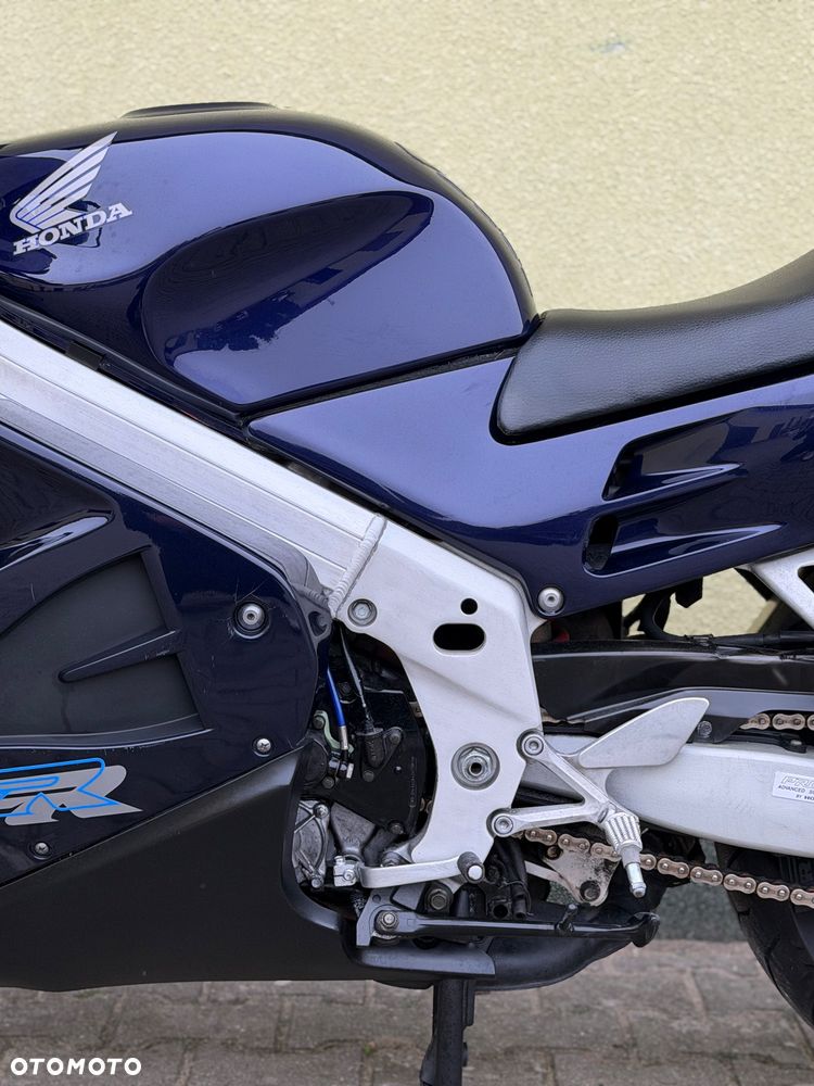 Honda VFR - 25