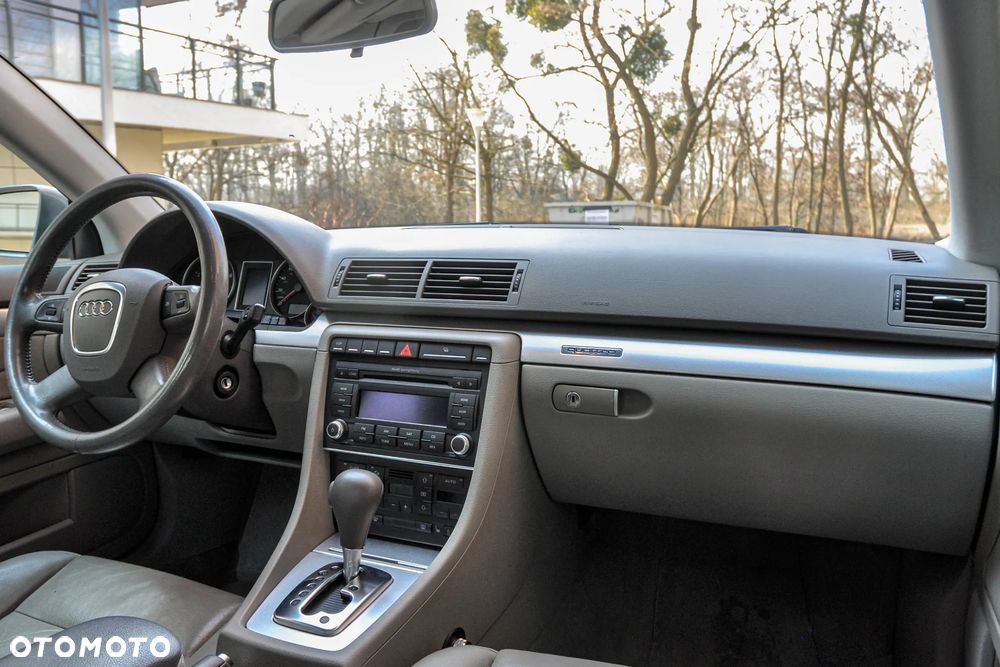 Audi A4 Limousine - 10