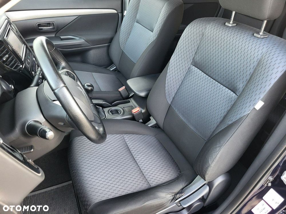 Mitsubishi Outlander - 17