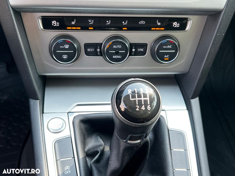 Volkswagen Passat 1.6 TDI (BlueMotion Technology) Comfortline - 17