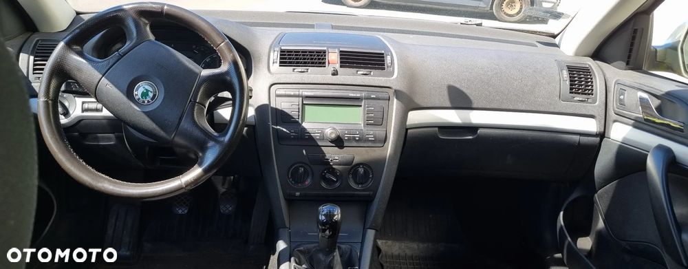 Skoda Octavia 1.6 FSI Ambiente - 8