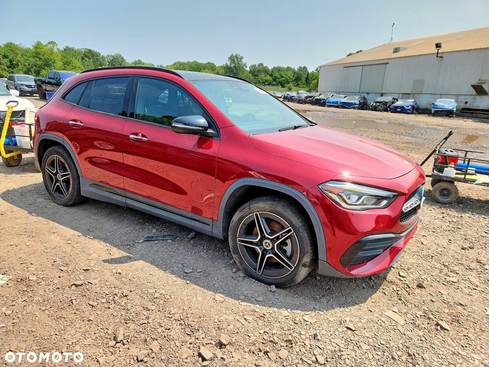 Mercedes-Benz GLA - 4
