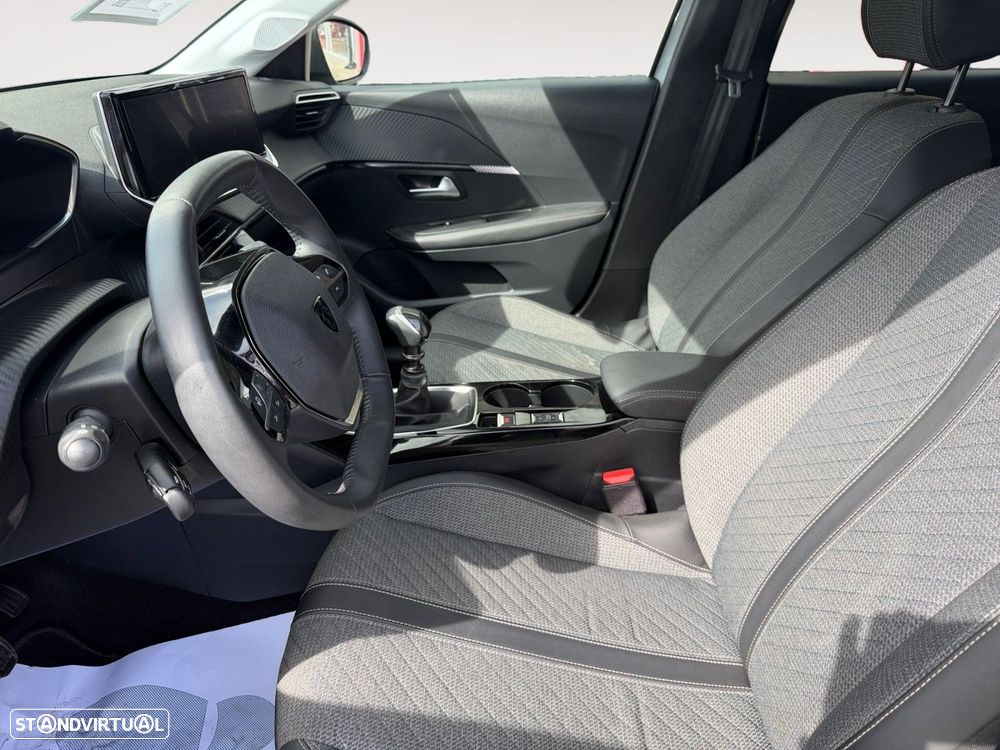 Peugeot 208 1.2 PureTech Allure — fotografia 9