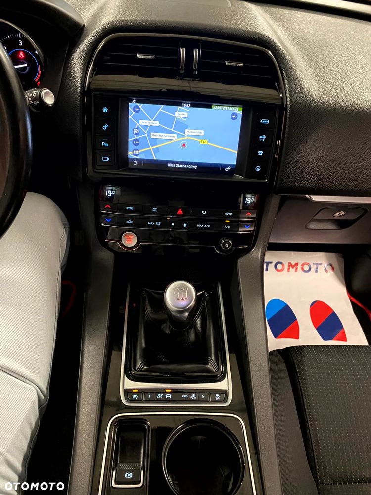 Jaguar F-Pace - 13