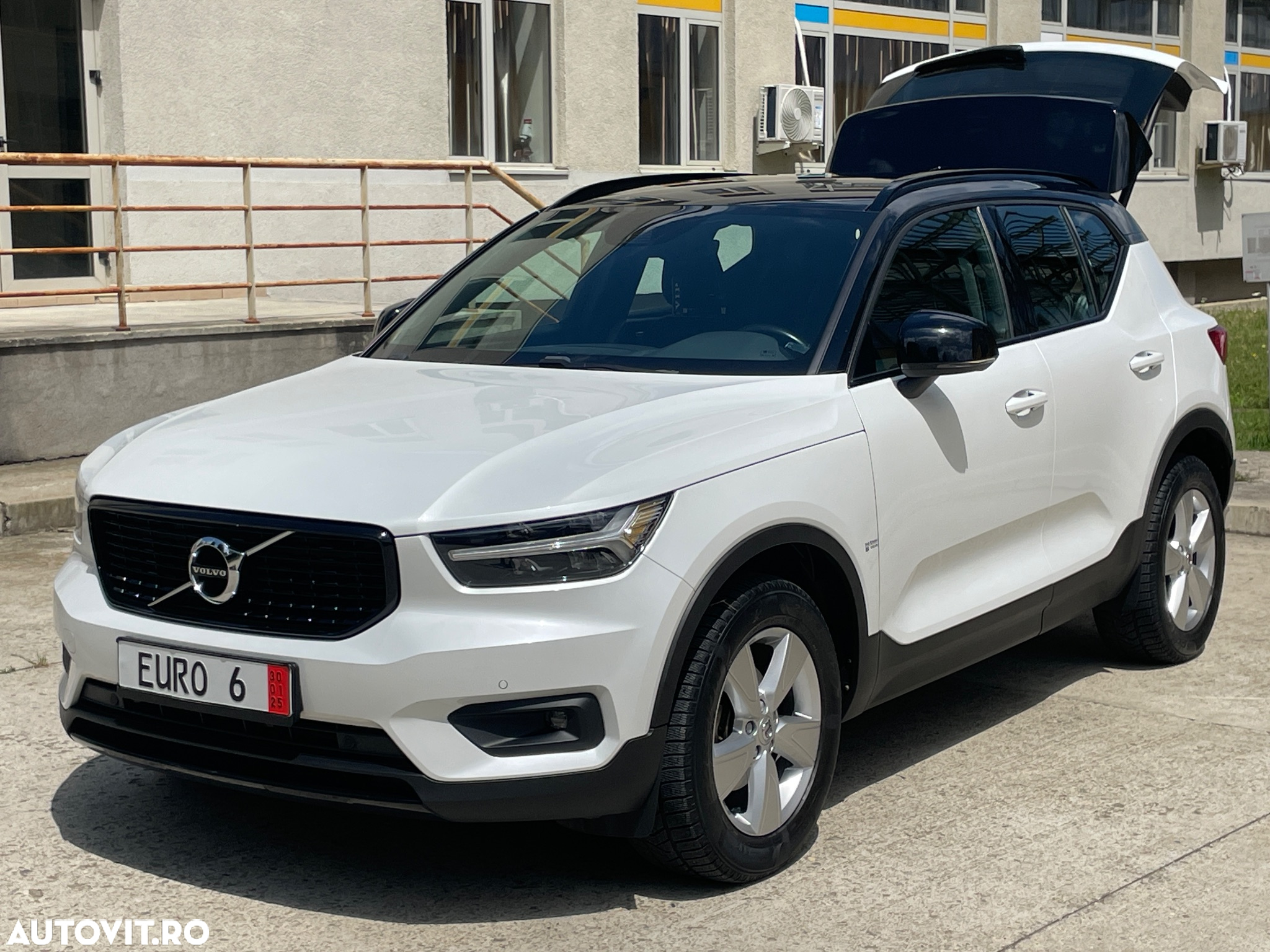 Volvo XC 40 D3 R-Design - 2