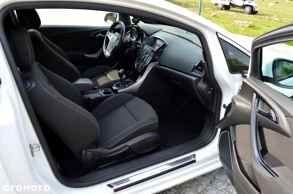 Opel Astra IV GTC 2.0 CDTI Bi-Turbo S&S - 29