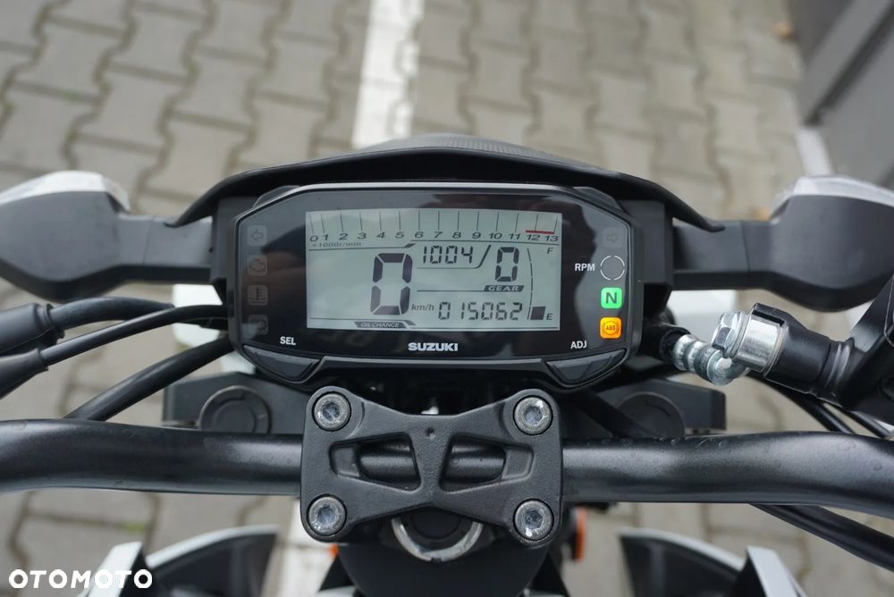 Suzuki GSX - 22
