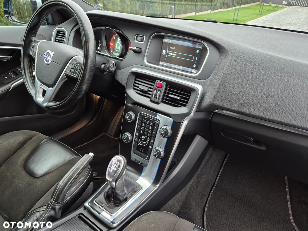 Volvo V40 D2 R Design - 16