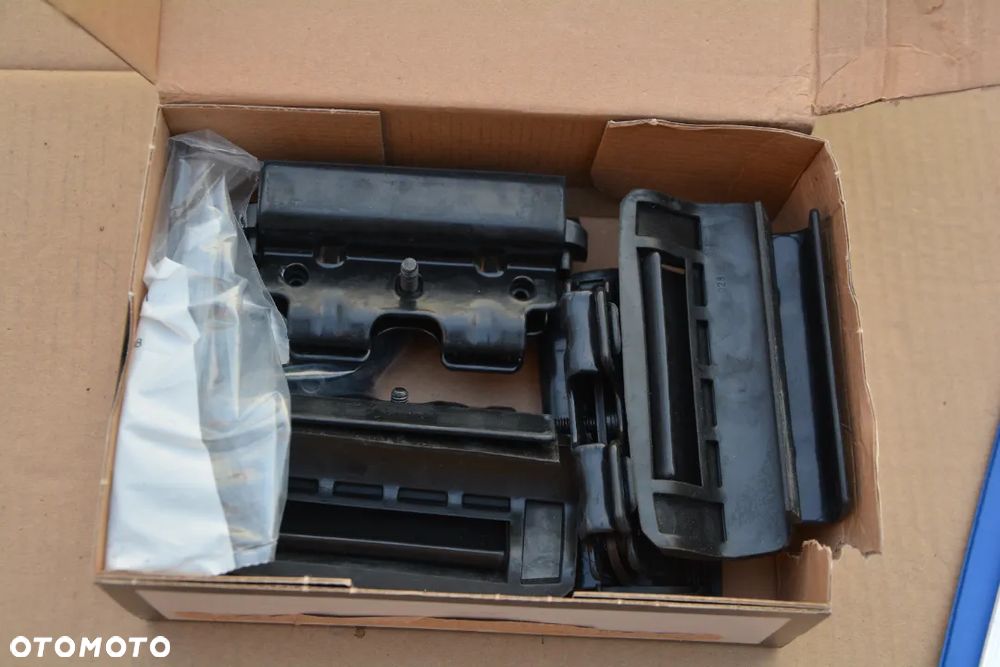 Ford Mondeo Kombi 2012  -   Bagażnik dachowy Thule Wingbar Edge - 2