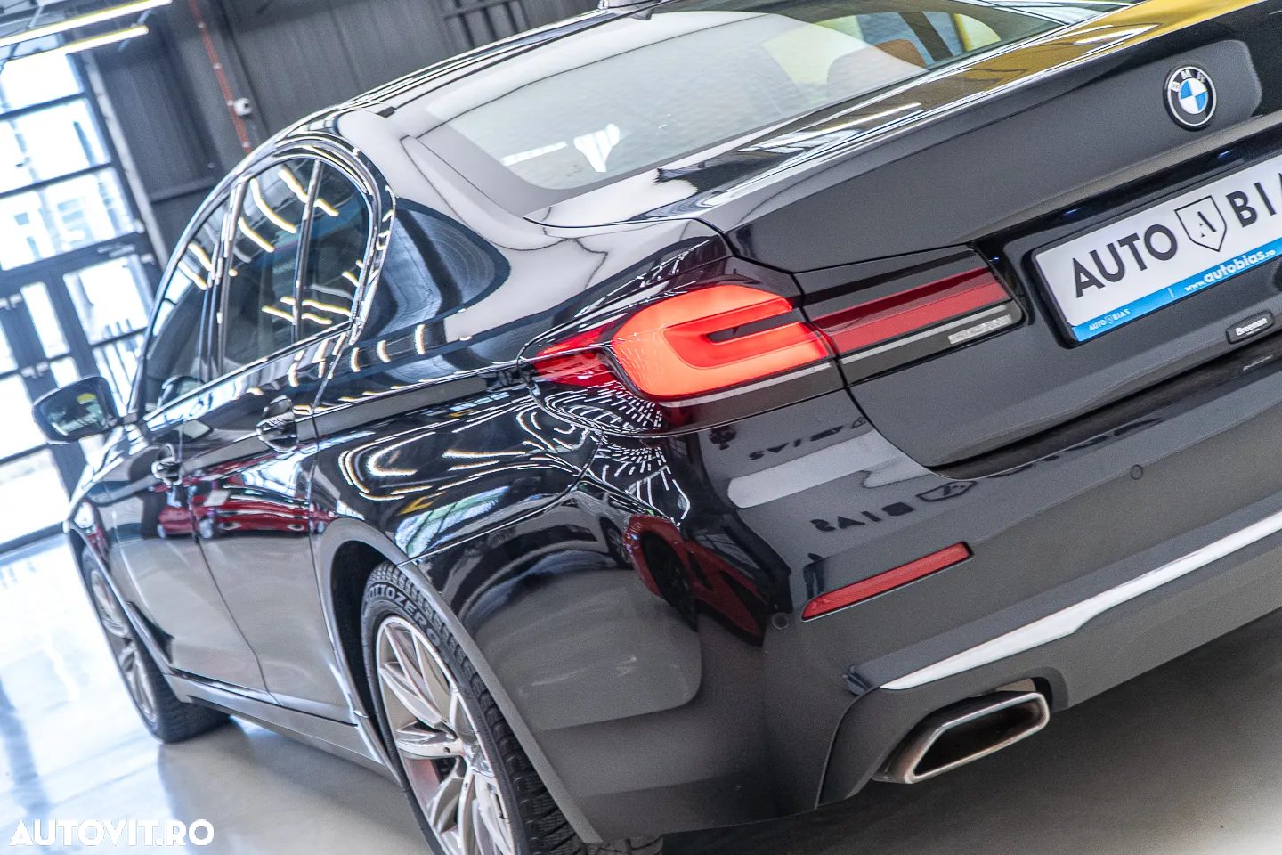 BMW Seria 5 520i AT MHEV - 34