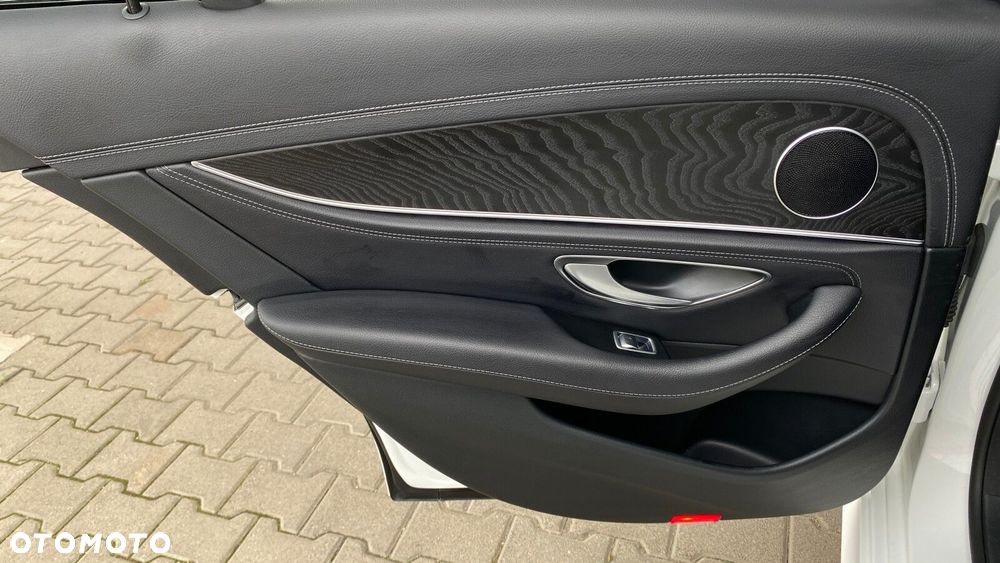 Mercedes-Benz Klasa E 220 d 4-Matic AMG - 26