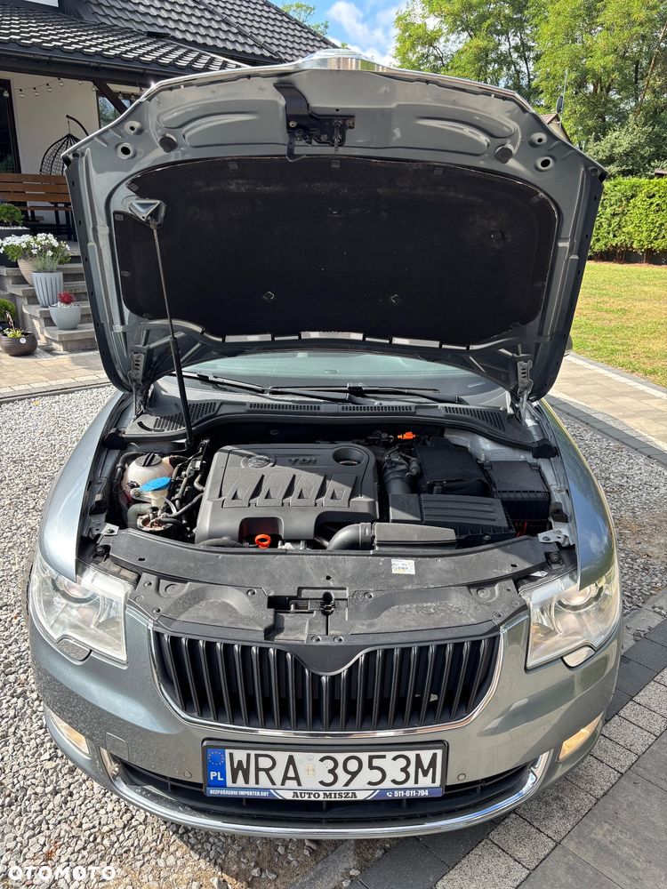 Skoda Superb 2.0 TDI Elegance DSG - 32