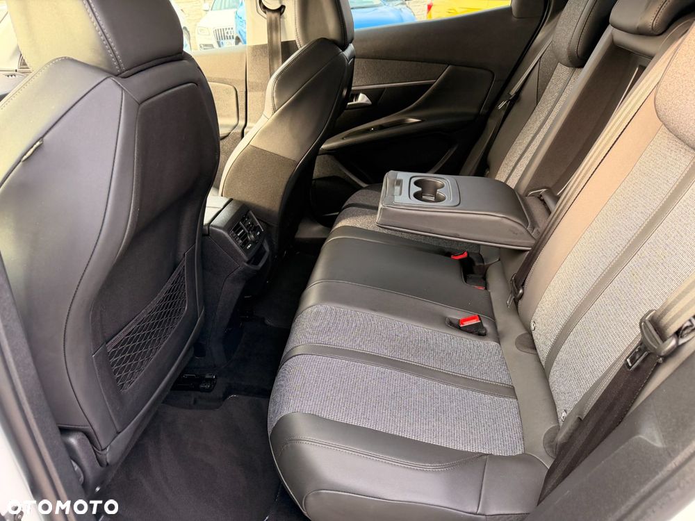 Peugeot 3008 1.2 PureTech Allure S&S - 33