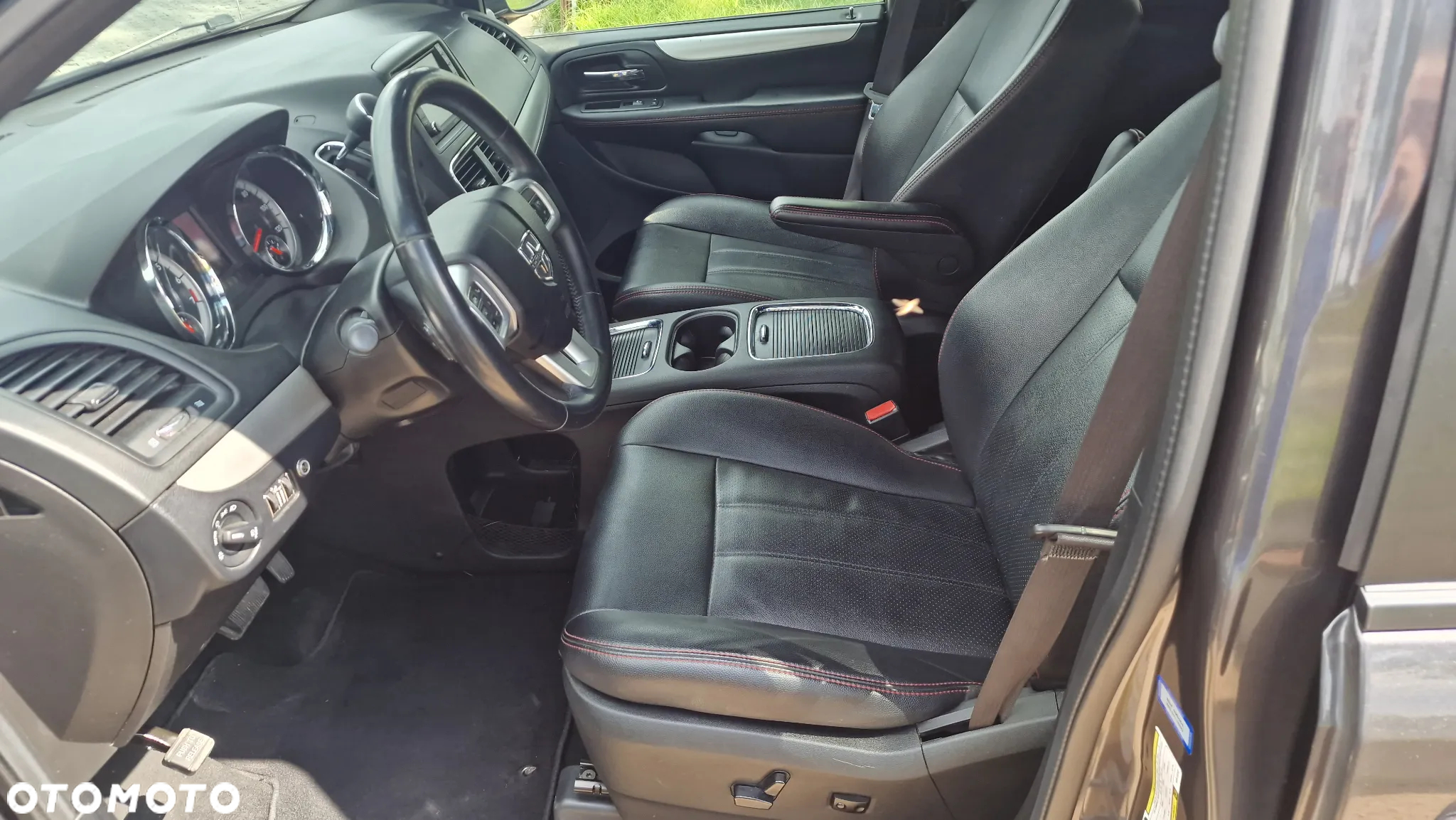 Dodge Grand Caravan - 10