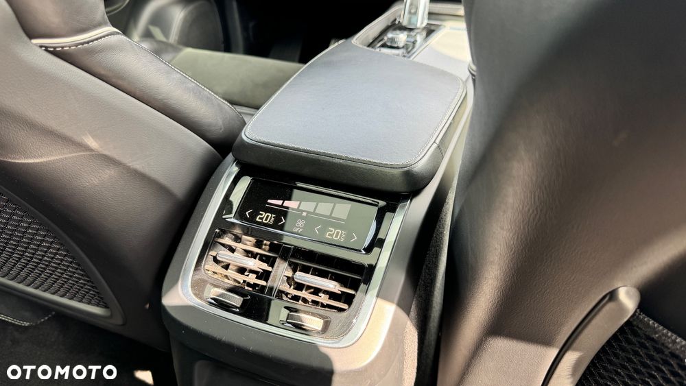 Volvo XC 90 T8 AWD Plug-In Hybrid R-Design 7os - 35