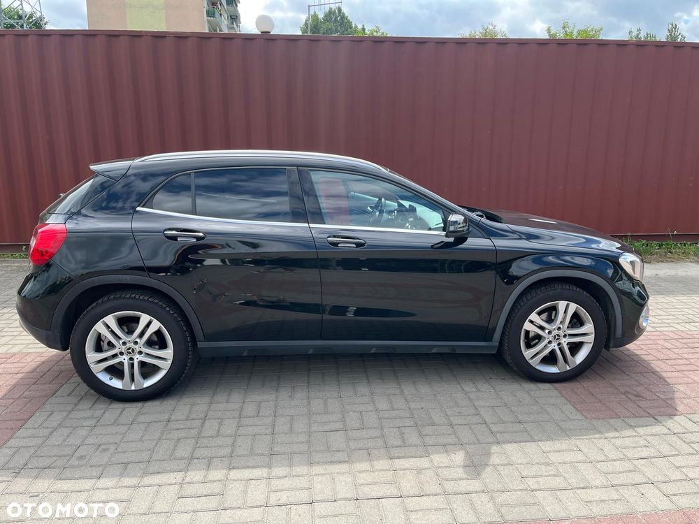Mercedes-Benz GLA - 10