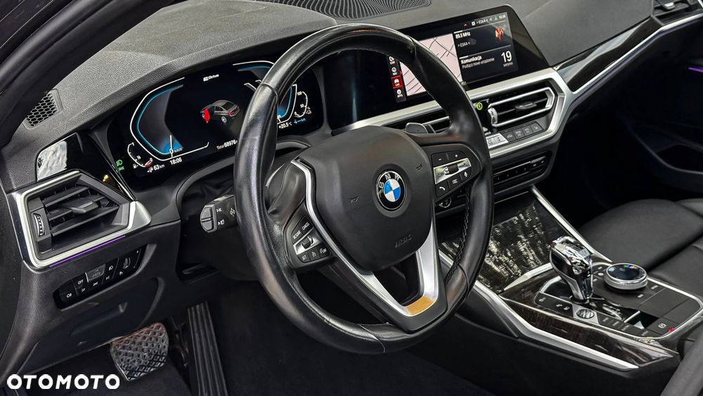 BMW Seria 3 330i Luxury Line - 10