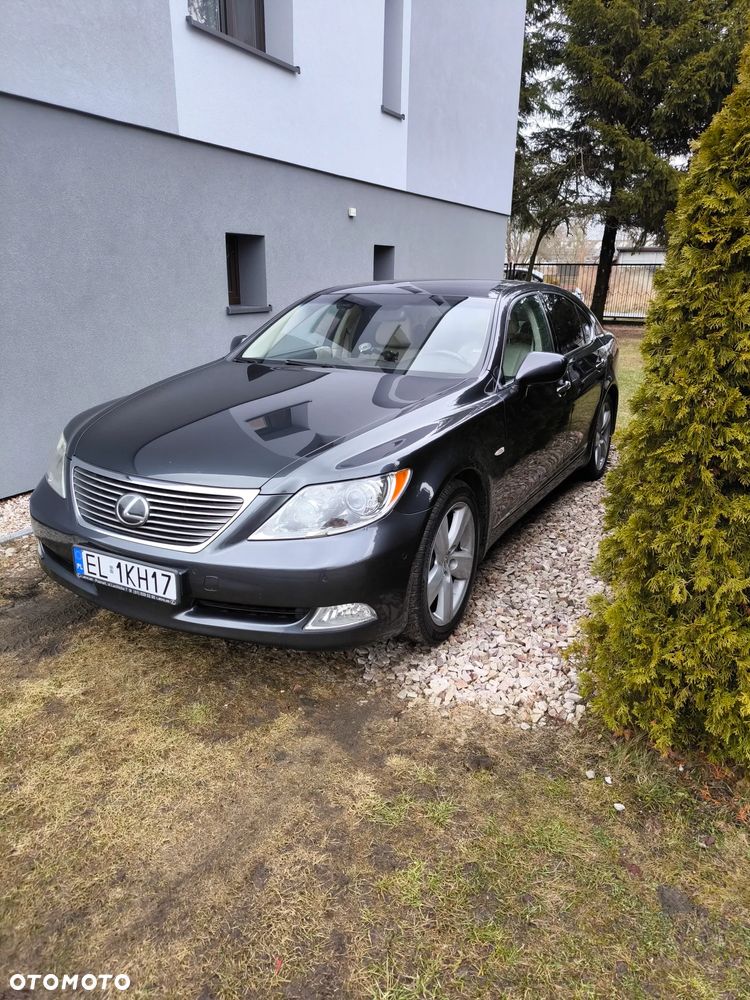 Lexus LS - 1