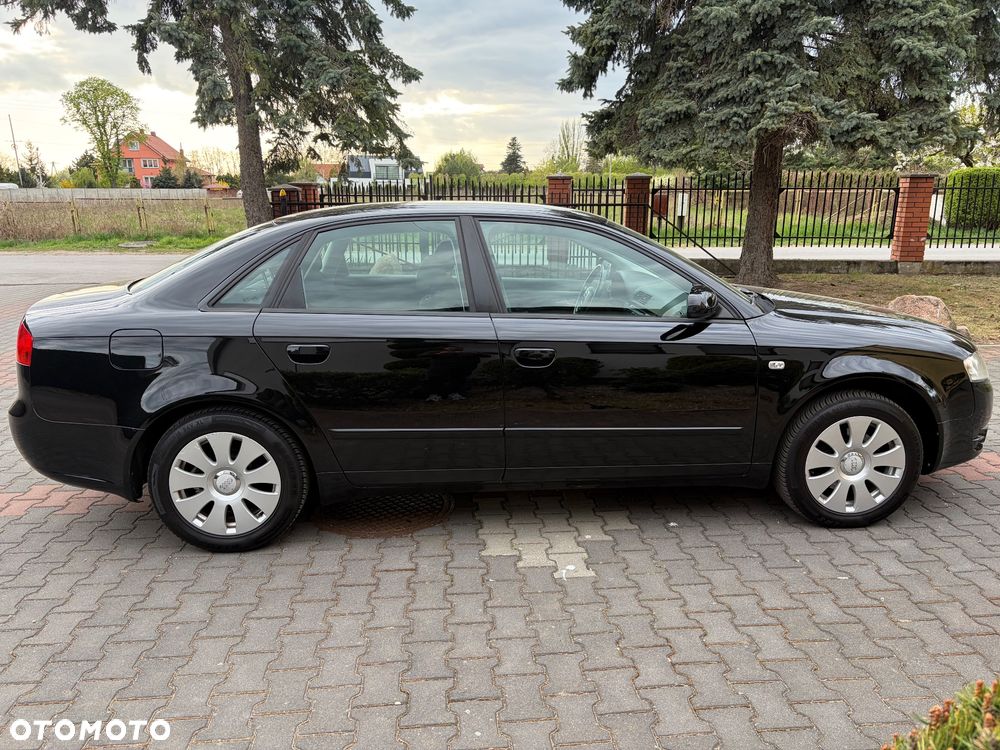 Audi A4 Limousine - 13