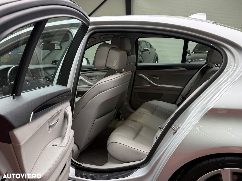 BMW Seria 5 523i Sport-Aut. - 7