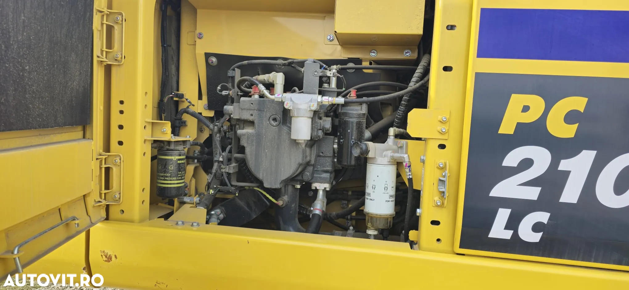 Komatsu PC210LC - 12