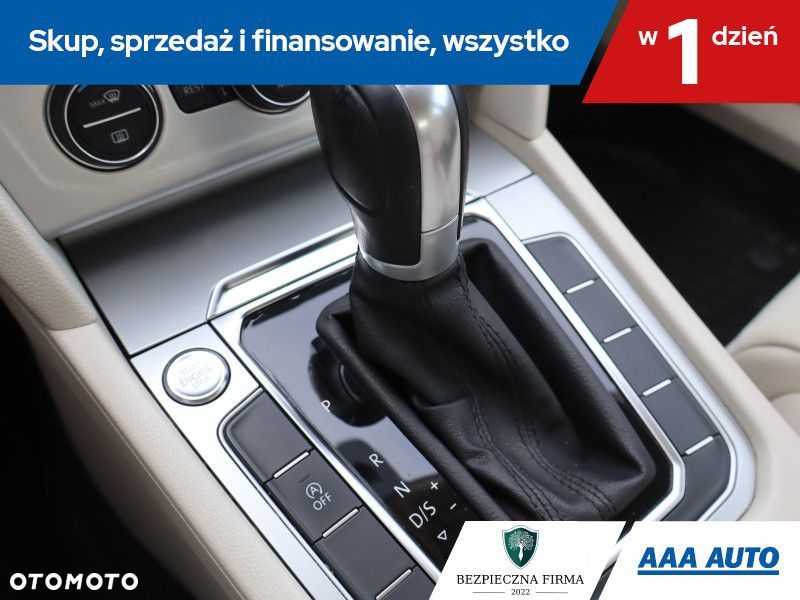 Volkswagen Passat - 18